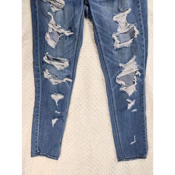 Sz 2 Light Wash Distressed American Eagle Jeans Womens Tomgirl Ripped Size Two - Picture 4 of 8